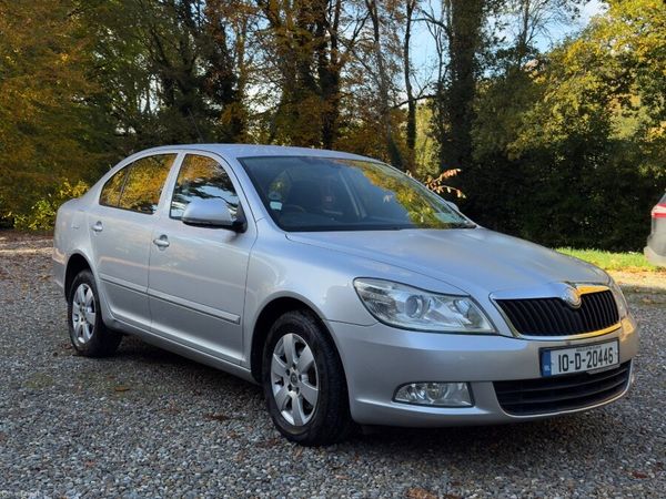 Skoda Octavia Hatchback, Diesel, 2010, Silver