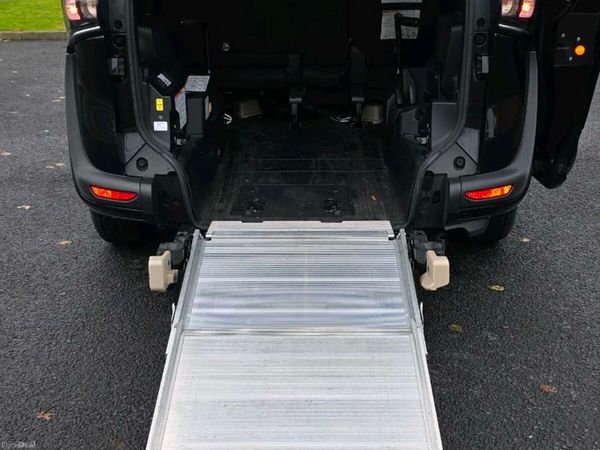 Toyota Sienta MPV, Petrol, 2020, Black