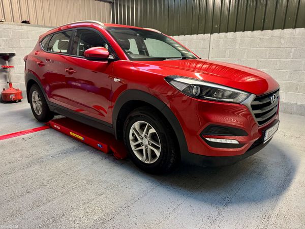 Hyundai Tucson SUV, Diesel, 2016, Red
