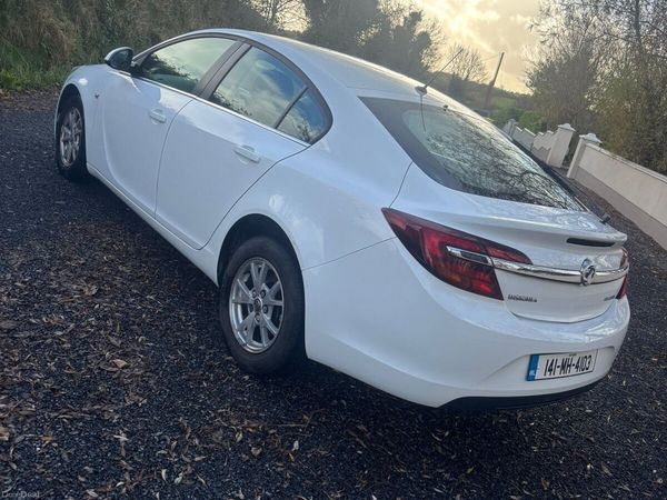 Vauxhall Insignia Hatchback, Diesel, 2014, White