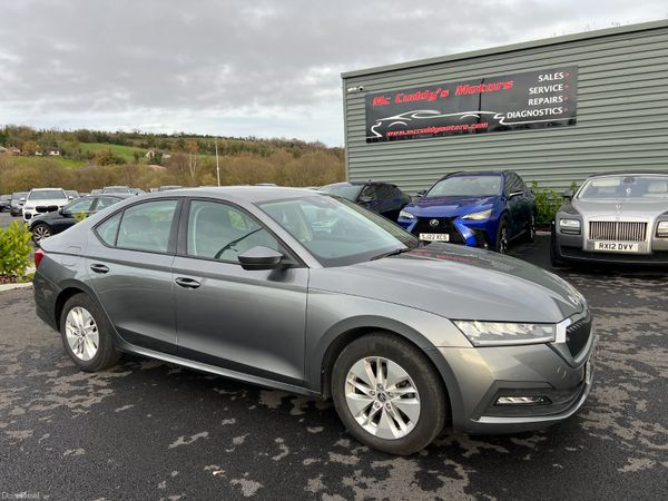 Skoda Octavia Hatchback, Diesel, 2022, Grey