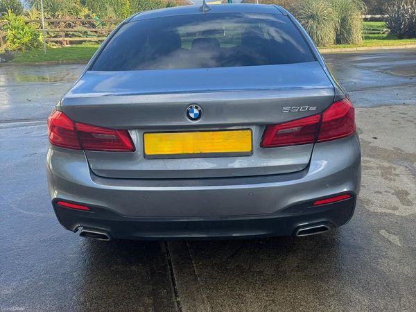 BMW 5-Series Saloon, Petrol Hybrid, 2019, Blue