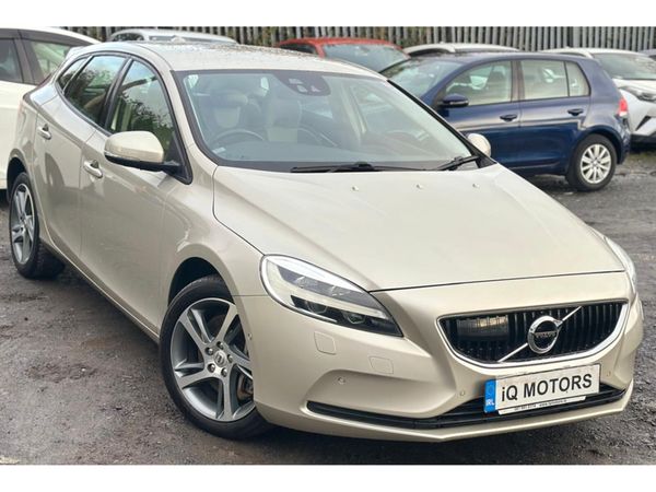 Volvo V40 Hatchback, Diesel, 2016, Beige