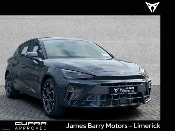 Volkswagen Golf Hatchback, Petrol, 2026, 