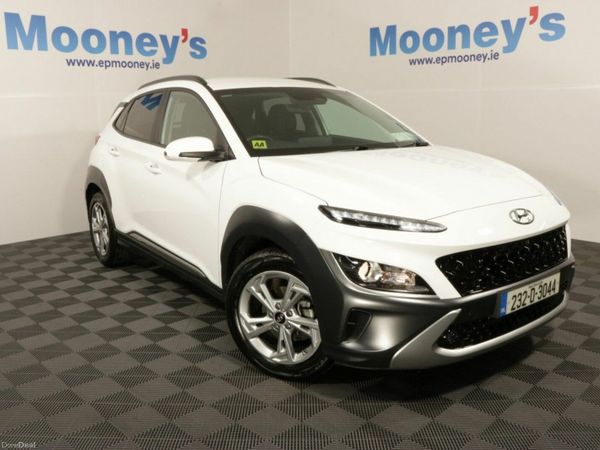 Hyundai KONA SUV, Petrol, 2023, White