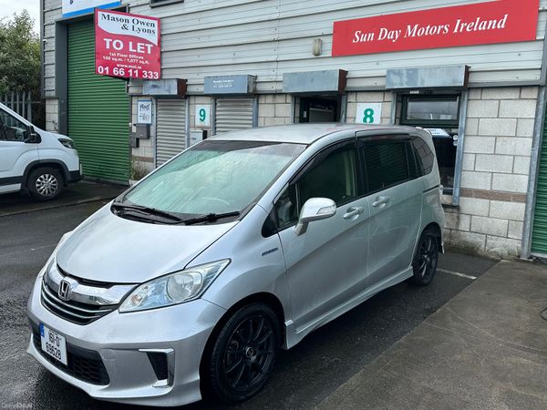 Honda Freed MPV, Petrol Hybrid, 2016, Silver