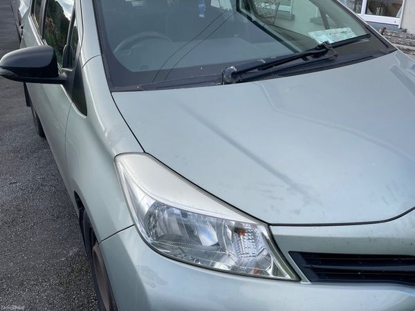 Toyota Yaris Hatchback, Diesel, 2013, Green