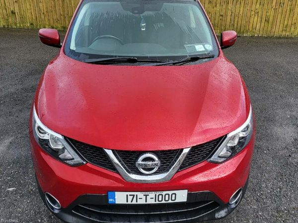 Nissan Qashqai SUV, Diesel, 2017, Red