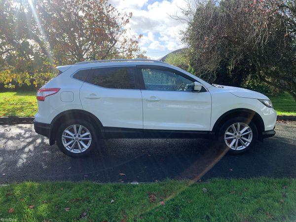 Nissan Qashqai Hatchback, Diesel, 2016, White