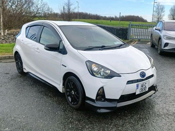 Toyota Aqua Hatchback, Petrol Hybrid, 2014, White
