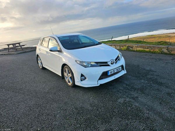 Toyota Auris Hatchback, Petrol, 2014, White