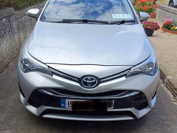 Toyota Avensis Saloon, Diesel, 2015, Silver