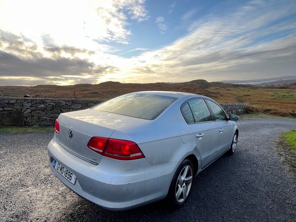 Volkswagen Passat Saloon, Diesel, 2012, Silver