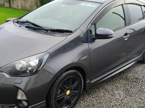 Toyota Aqua Hatchback, Petrol Hybrid, 2014, Black