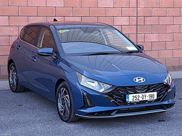 Hyundai i20 Hatchback, Petrol, 2025, Blue