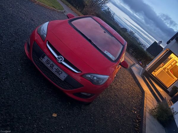 Vauxhall Astra Hatchback, Petrol, 2015, Red