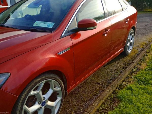Ford Mondeo Hatchback, Diesel, 2012, Red