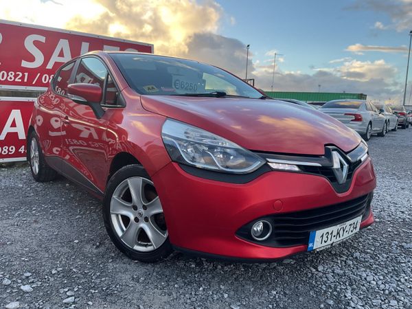 Renault Clio Hatchback, Petrol, 2013, Red