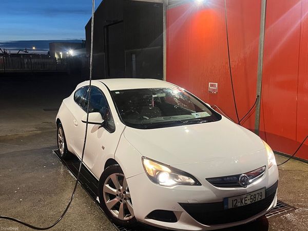 Vauxhall Astra Hatchback, Diesel, 2012, White