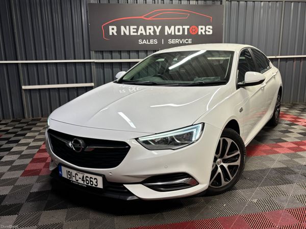Opel Insignia Hatchback, Diesel, 2019, White