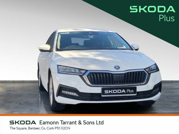 Skoda Octavia Saloon, Petrol, 2023, White