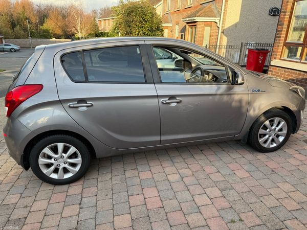 Hyundai i20 Hatchback, Petrol, 2013, Grey