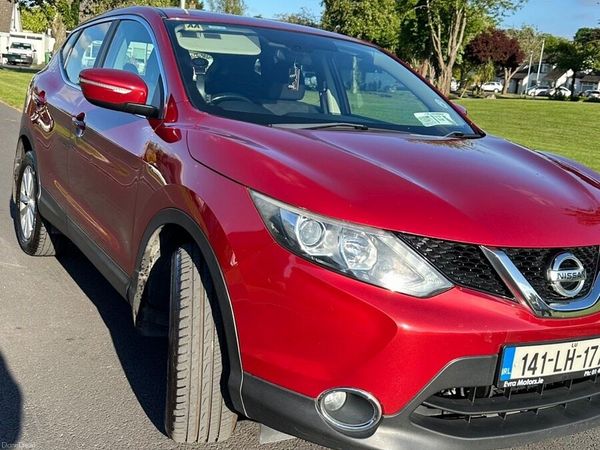 Nissan Qashqai Hatchback, Diesel, 2014, Red