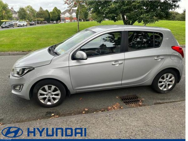 Hyundai i20 Hatchback, Petrol, 2012, Silver