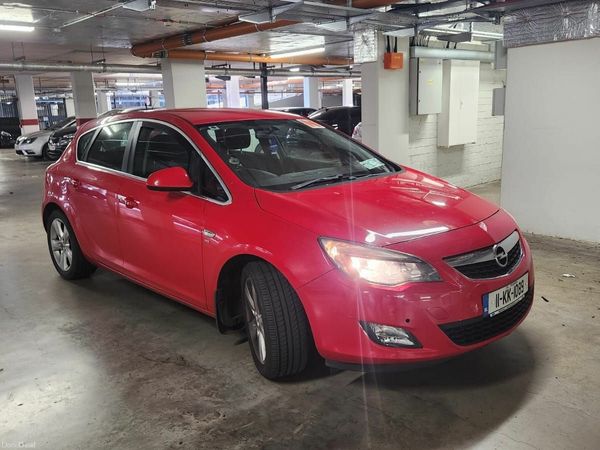 Opel Astra Hatchback, Diesel, 2011, Red