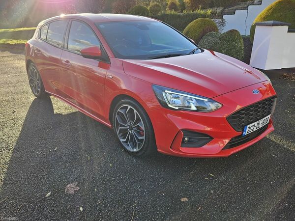 Ford Focus Hatchback, Diesel, 2020, Red