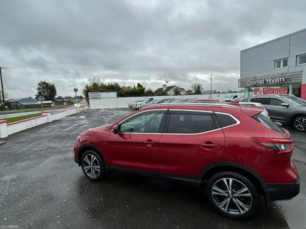 Nissan Qashqai MPV, Diesel, 2019, Red