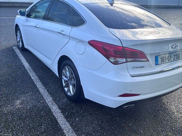 Hyundai i40 Saloon, Diesel, 2016, White