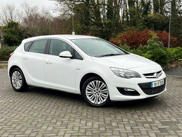 Opel Astra Hatchback, Petrol, 2015, White