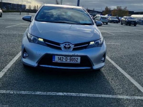 Toyota Auris Hatchback, Diesel, 2014, Silver