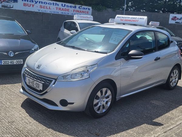Peugeot 208 Hatchback, Petrol, 2013, Silver