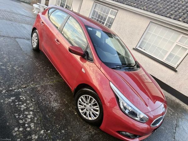 Kia Ceed Hatchback, Diesel, 2013, Red
