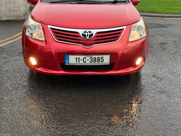 Toyota Avensis Saloon, Diesel, 2011, Red