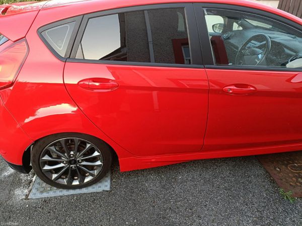 Ford Fiesta Hatchback, Petrol, 2017, Red