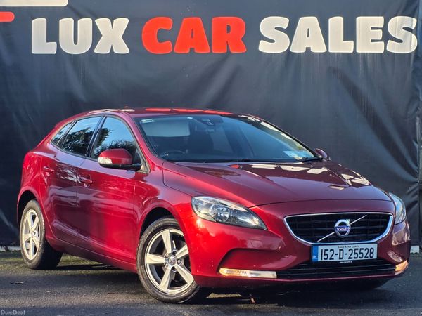 Volvo V40 Hatchback, Diesel, 2015, Red