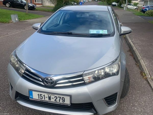Toyota Corolla Saloon, Petrol, 2015, Silver