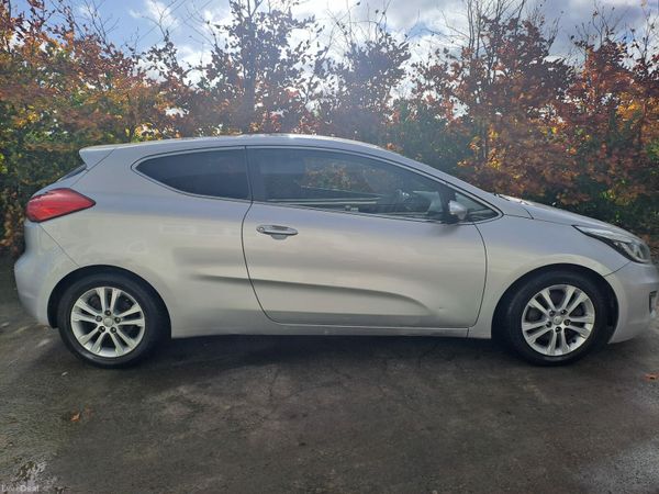 Kia Ceed Hatchback, Diesel, 2013, Silver