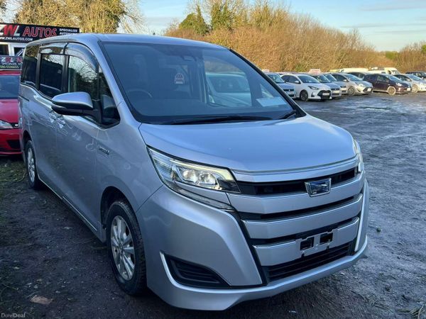Toyota Noah MPV, Petrol Hybrid, 2018, Silver