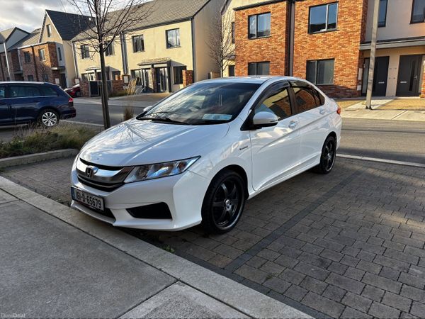 Honda Grace Saloon, Petrol Hybrid, 2016, White