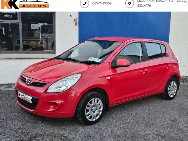 Hyundai i20 Hatchback, Petrol, 2011, Red