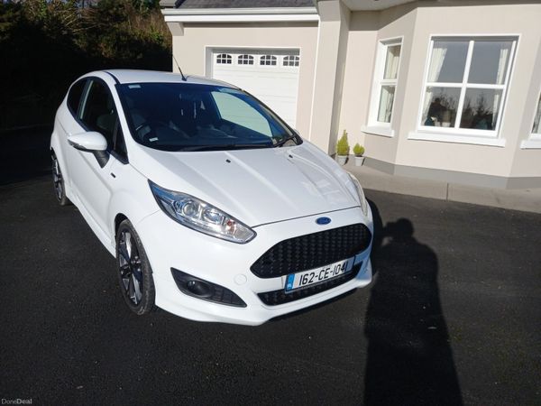 Ford Fiesta Hatchback, Petrol, 2016, White