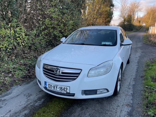 Vauxhall Insignia Hatchback, Diesel, 2013, White
