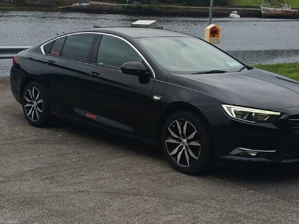 Opel Insignia Hatchback, Diesel, 2018, Black