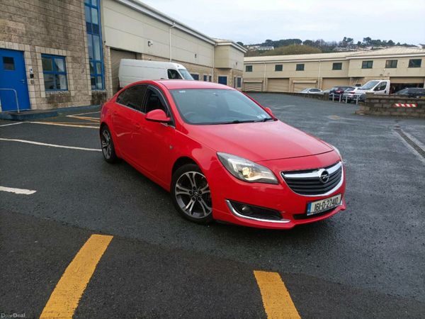 Opel Insignia Hatchback, Diesel, 2016, Red