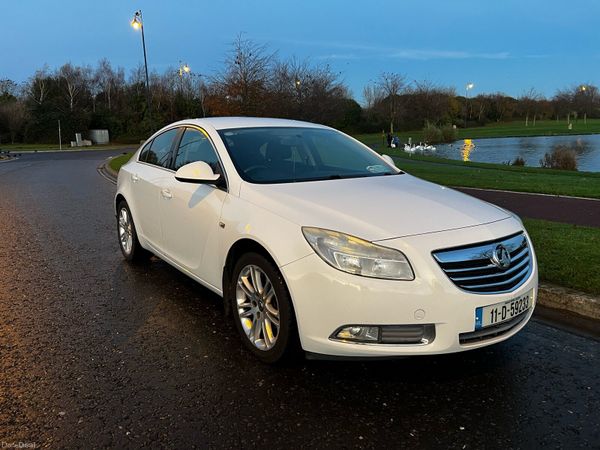 Vauxhall Insignia Hatchback, Diesel, 2011, White