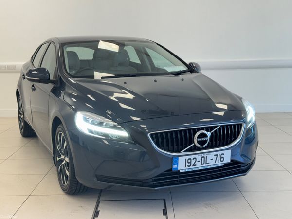 Volvo V40 Estate, Diesel, 2019, Blue